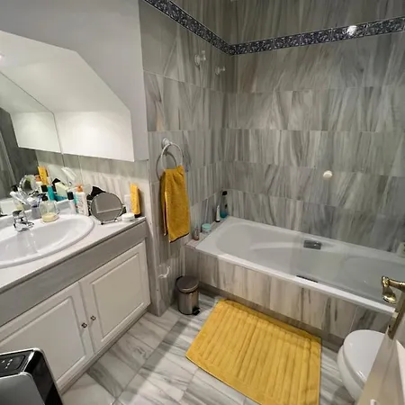 Marbella Luxueux Duplex 3 Ch.- 3 Bains - 155 M² + 100 M² Terrasses Apartment Estepona